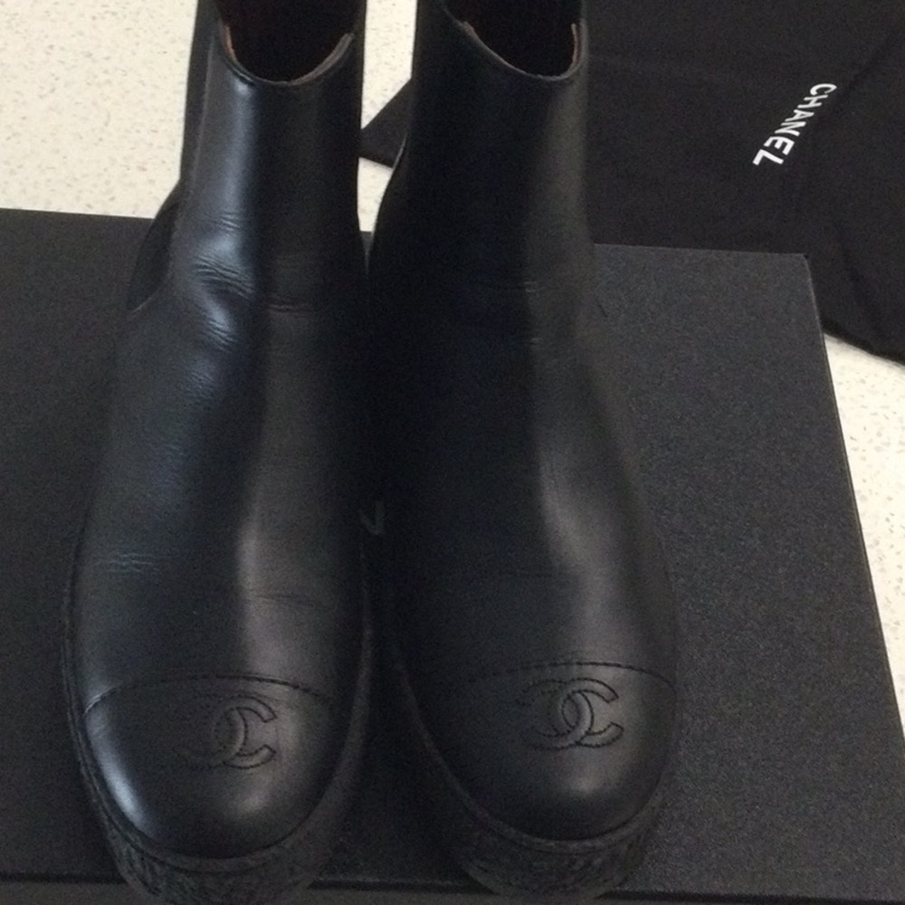 NWT AUTHENTIC CHANEL ANKLE BOOTS 2021                 SIZE    39.5 BLACK - Picture 5 of 8